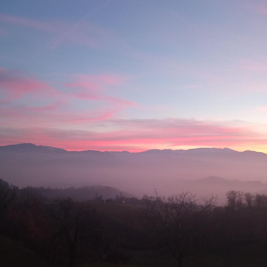 Casale Monte Valestra Bed & Breakfast Bebbio Екстериор снимка