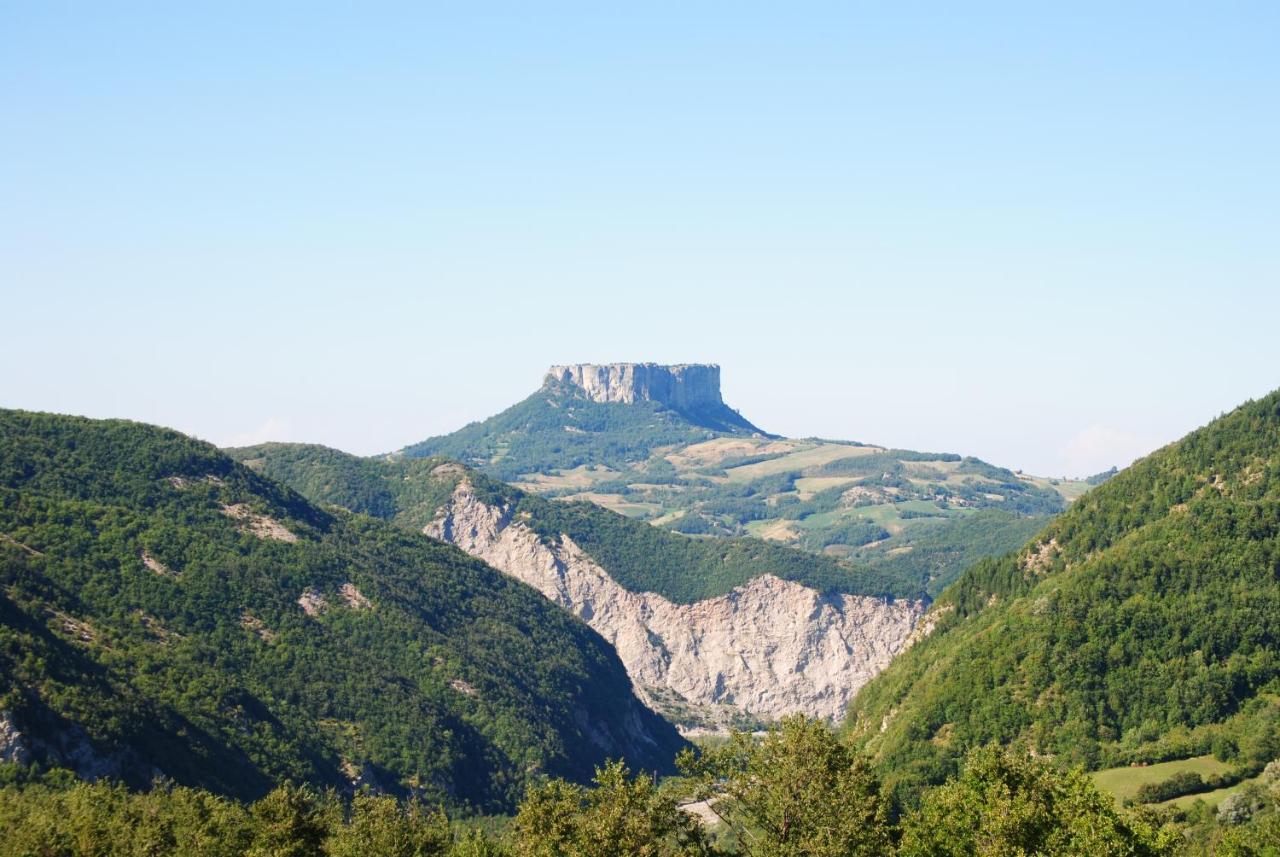 Casale Monte Valestra Bed & Breakfast Bebbio Екстериор снимка
