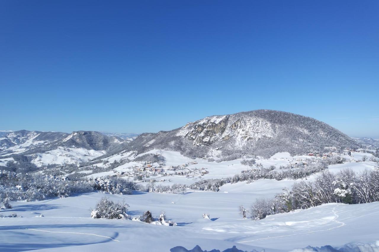 Casale Monte Valestra Bed & Breakfast Bebbio Екстериор снимка