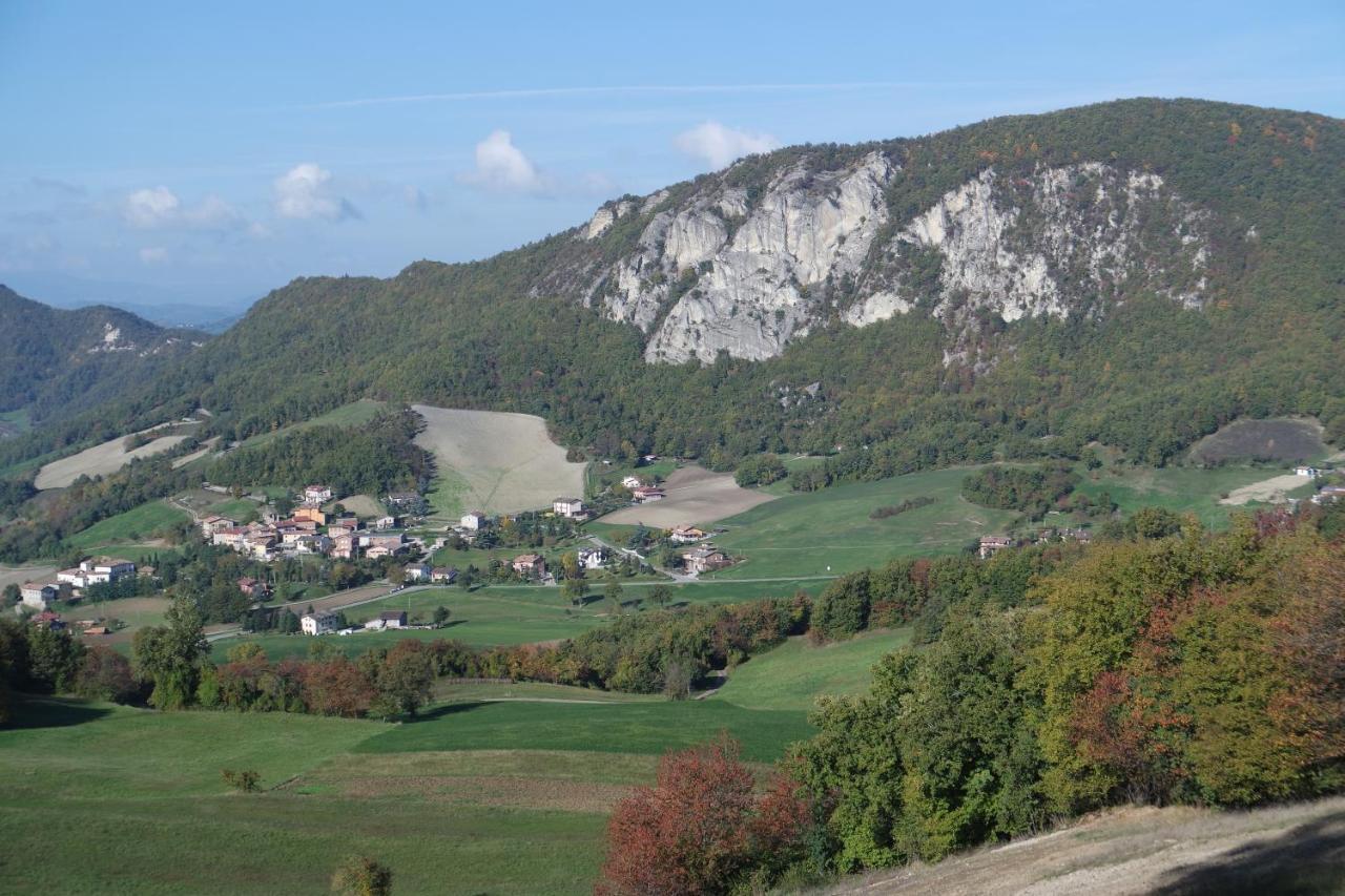 Casale Monte Valestra Bed & Breakfast Bebbio Екстериор снимка