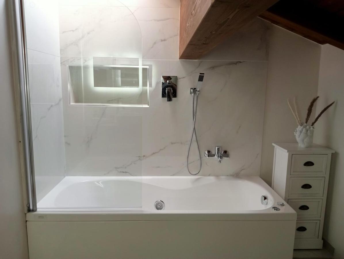 Casale Monte Valestra Bed & Breakfast Bebbio Екстериор снимка