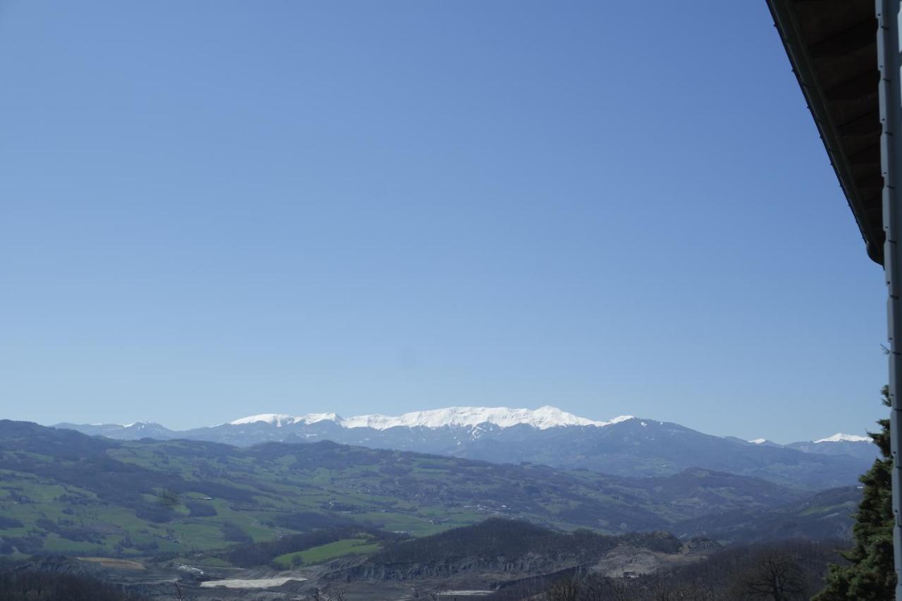 Casale Monte Valestra Bed & Breakfast Bebbio Екстериор снимка
