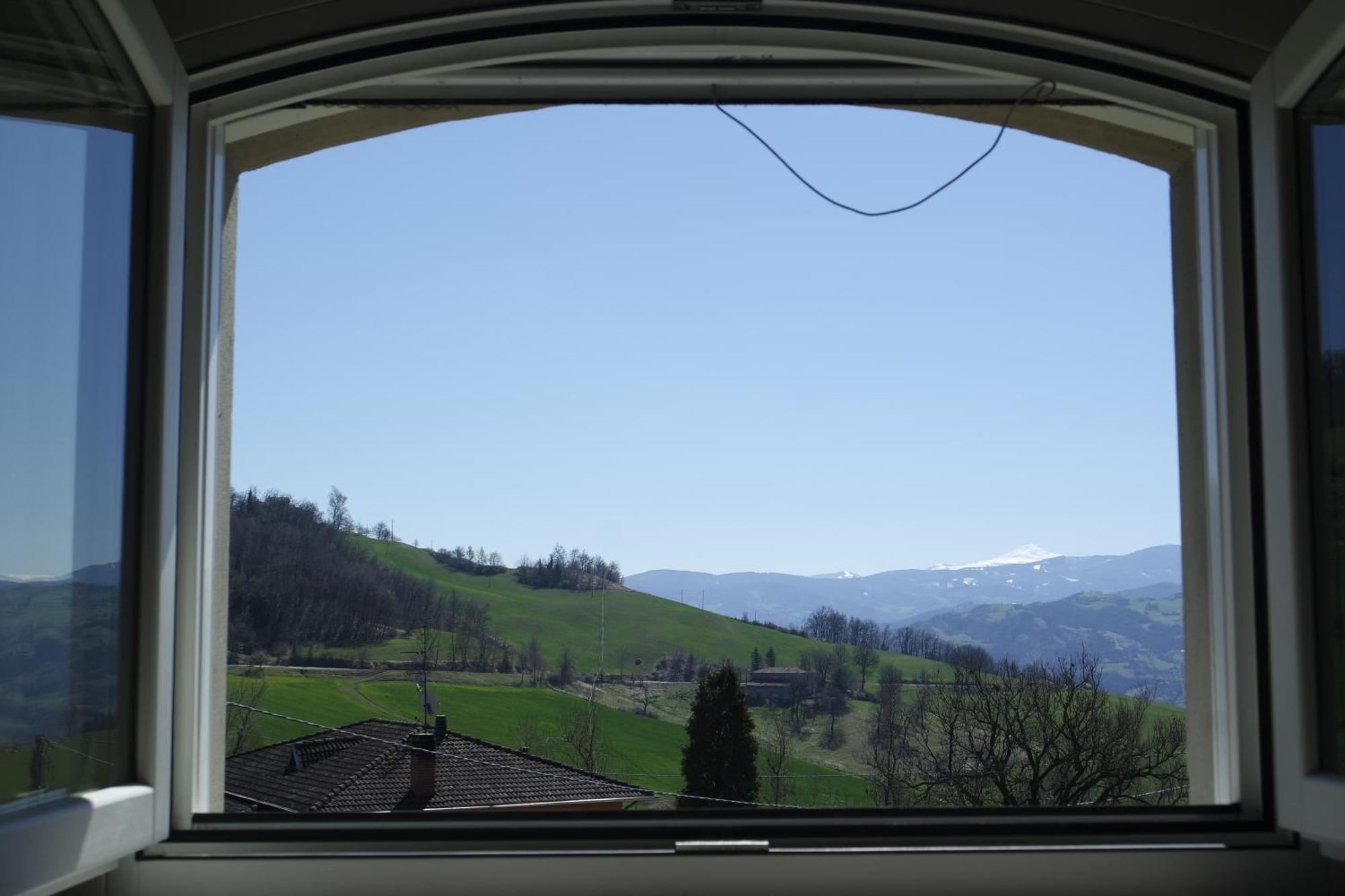 Casale Monte Valestra Bed & Breakfast Bebbio Екстериор снимка