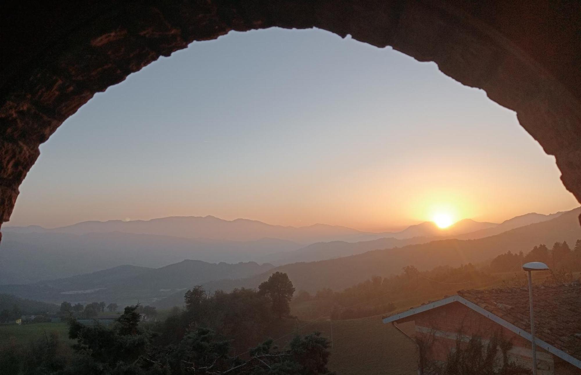Casale Monte Valestra Bed & Breakfast Bebbio Стая снимка