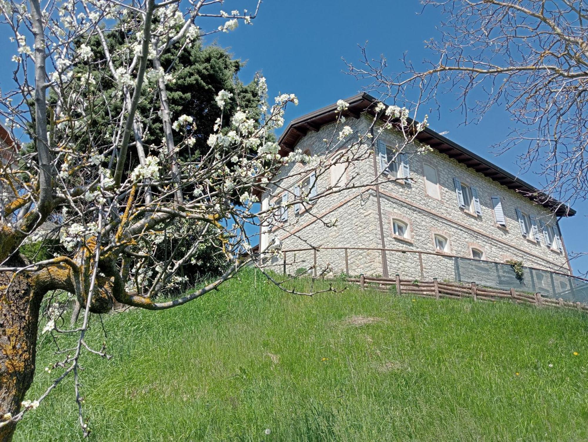 Casale Monte Valestra Bed & Breakfast Bebbio Екстериор снимка
